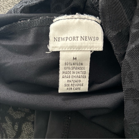 Newport News Double Lined Tank - Picture 2 of 9